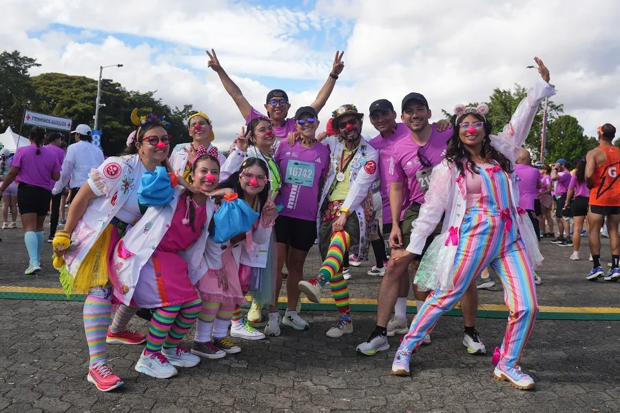 Corredores con una buena actitud al empezar su media maratón de Bogotá