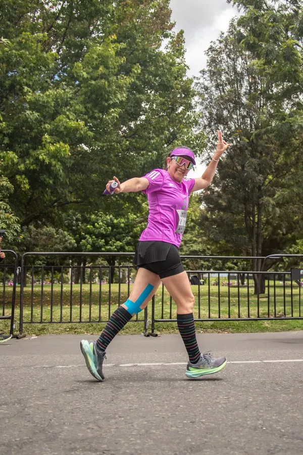 Corredora realizando sus primeros 21K