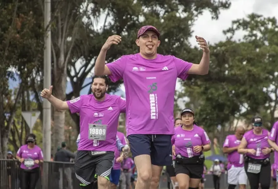 Corredor tomando la tagente en una curva para optimizar sus tiempos