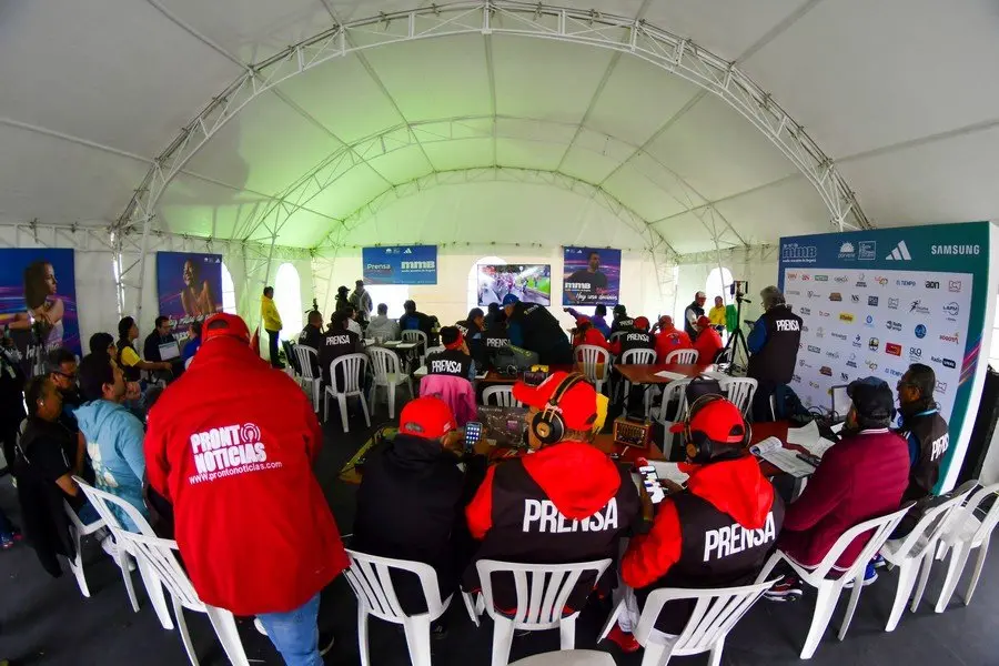 Equipo de prensa en la media maratón de Bogotá 2026
