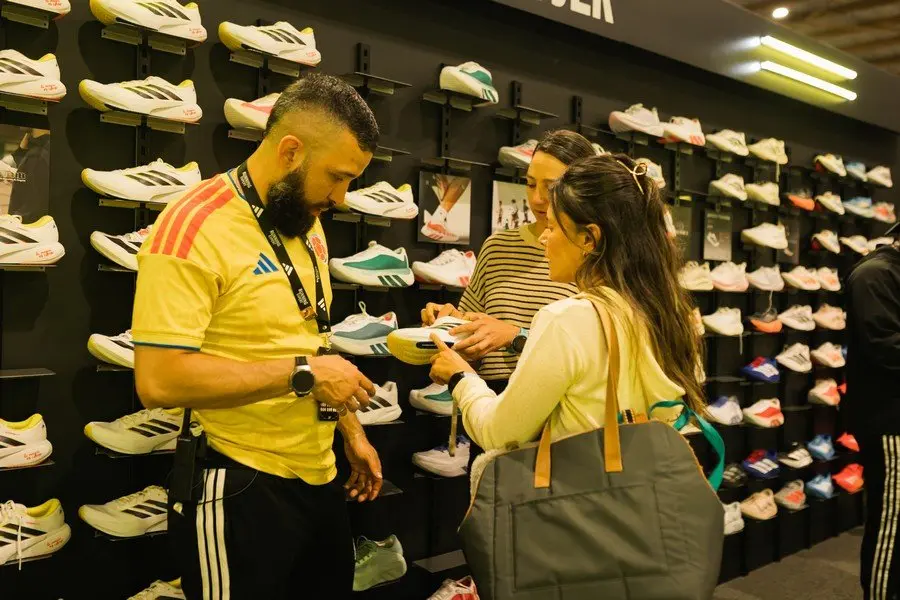 Adidas con su stand en la expomedia mmB 2026