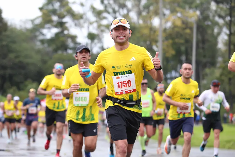 Corredores media maratón de Bogota.