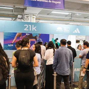 Corredores disfrutan la experiencia de Expomedia.