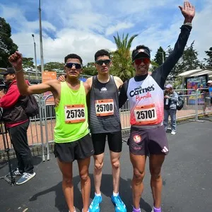 Participantes disfrutan la carrera atlética de la Media Maratón de Bogotá