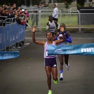 Participantes viven la emoción de la Media Maratón de Bogotá 2026
