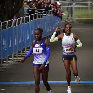 Corredores toman la salida de la Media Maratón de Bogotá 2026