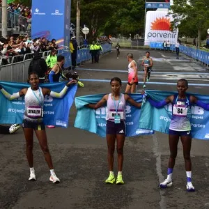 Inicio de la Media Maratón de Bogotá 2026 con miles de corredores