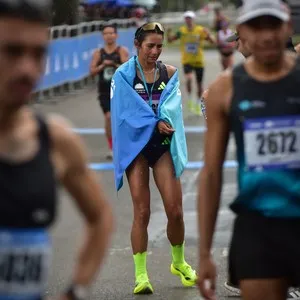 Salida de corredores de la carrera 10K en Bogotá
