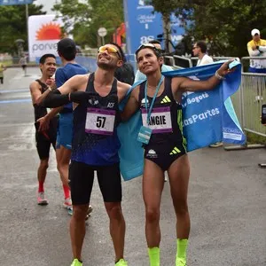 Corredores avanzando después de la salida de la Media Maratón de Bogotá
