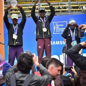 Corredores preparados para correr los 21K de la Media Maratón de Bogotá
