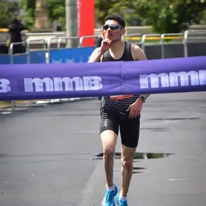 Corredores recorren Bogotá después de iniciar la Media Maratón de Bogotá