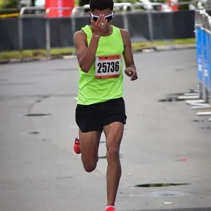 Participantes comienzan su experiencia en la Media Maratón de Bogotá 2026
