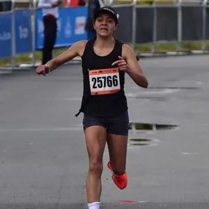 Corredores viven la emoción de la salida de la Media Maratón de Bogotá