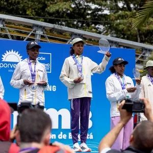 Corredores élite recorren Bogotá durante la Media Maratón de Bogotá