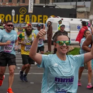 Participantes corren los 21 kilómetros de la mmB 2026