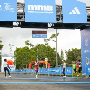 Participantes de la carrera 21K durante la Media Maratón de Bogotá