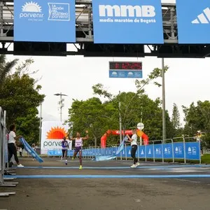 Atletas participan en los 21K de la Media Maratón de Bogotá 2026