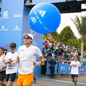 Recorrido de 21K de la Media Maratón de Bogotá con corredores
