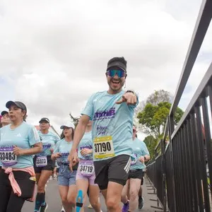 Atletas completan diferentes tramos del recorrido 10K