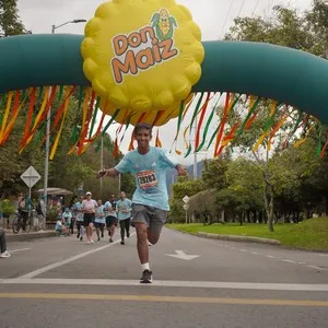 Participantes corren los 10 kilómetros de la mmB 2026