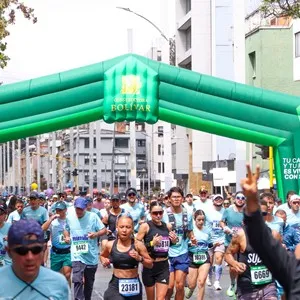 Público acompaña a los corredores durante la Media Maratón de Bogotá 2026