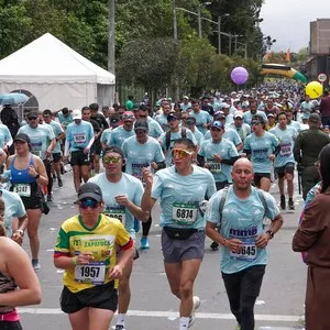 Participantes recorren Bogotá durante los 10K de la mmB