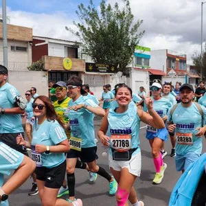 Llegada de corredores a la meta de la mmB