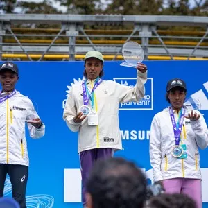Emoción en la meta durante la mmB 2026