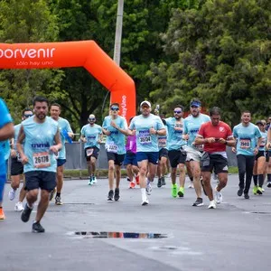 Atletas élite y corredores disfrutan la jornada de la Media Maratón de Bogotá