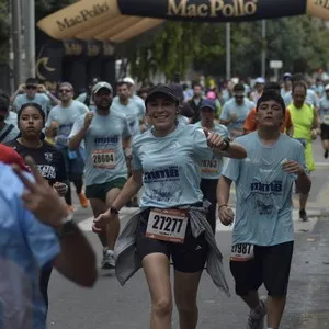 Corredor recorre el circuito de 21K en Bogotá.