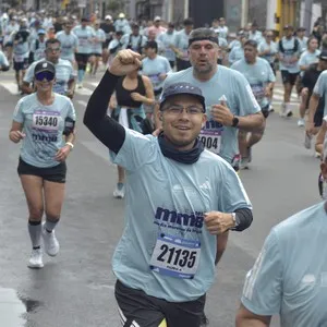 Corredores viven la experiencia de correr 10K en Bogotá.