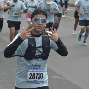 Corredores disfrutan el recorrido urbano de 10K en Bogotá.