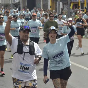 Corredores se preparan para la salida de la Media Maratón de Bogotá.