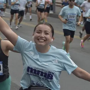 Participantes se reúnen antes de la salida de la Media Maratón de Bogotá.