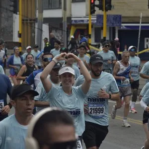 Corredores esperan la señal de salida de la Media Maratón de Bogotá.