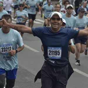 Runners se reúnen en Bogotá antes de comenzar la carrera.