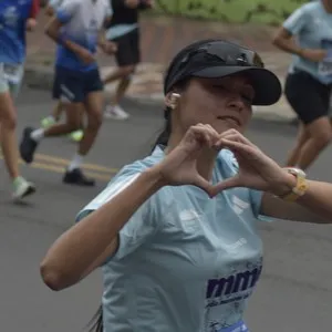 Atletas se preparan para enfrentar el recorrido de la Media Maratón de Bogotá.