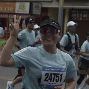Corredoras recorren el circuito de la Media Maratón de Bogotá.