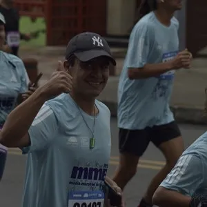 Corredores completan kilómetros de la Media Maratón de Bogotá.