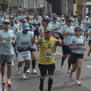 Atletas participan en la gran jornada deportiva de Bogotá.