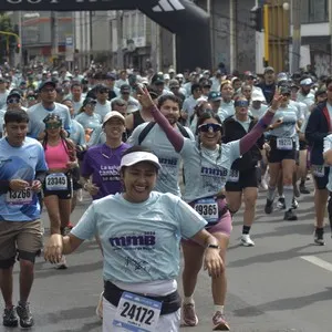 Runners afrontan el recorrido de 21K de la Media Maratón de Bogotá.