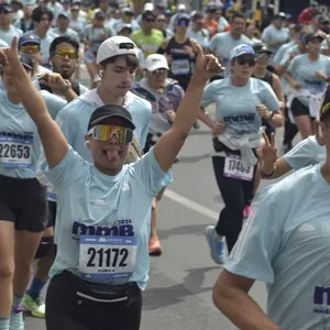Participantes completan kilómetros del recorrido de 21K.
