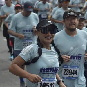 Corredor participa en la carrera de 10K en Bogotá.