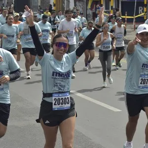Corredores se concentran antes de iniciar la Media Maratón de Bogotá.