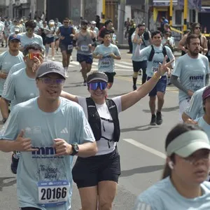 Participantes se preparan para comenzar el recorrido de la Media Maratón.