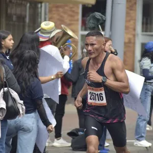 Participantes se reúnen antes de comenzar los 21 kilómetros.