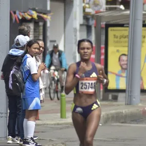Runners se concentran antes de comenzar los 10K.