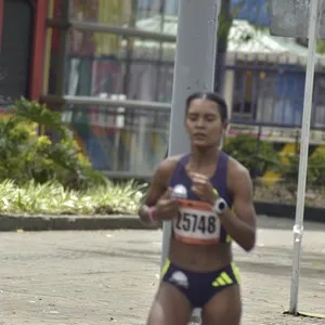Atletas esperan el comienzo de los 10K en Bogotá.