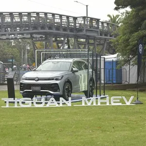Atletas recorren los últimos kilómetros de la carrera en Bogotá.