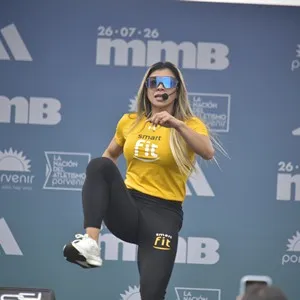 Grupo de runners avanza hacia la llegada de la carrera.